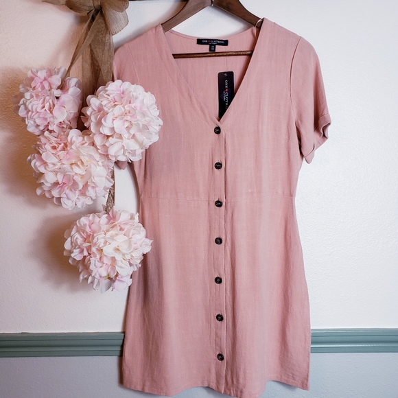 one clothing Dresses & Skirts - Cute Button Up Peachy Mini Size M